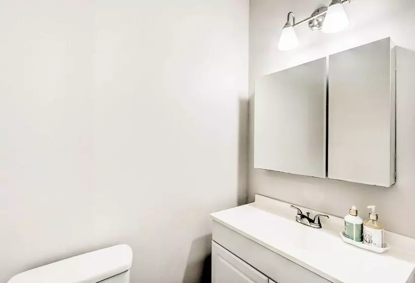 Bright Hinesville Home, 43 Mi To Savannah!