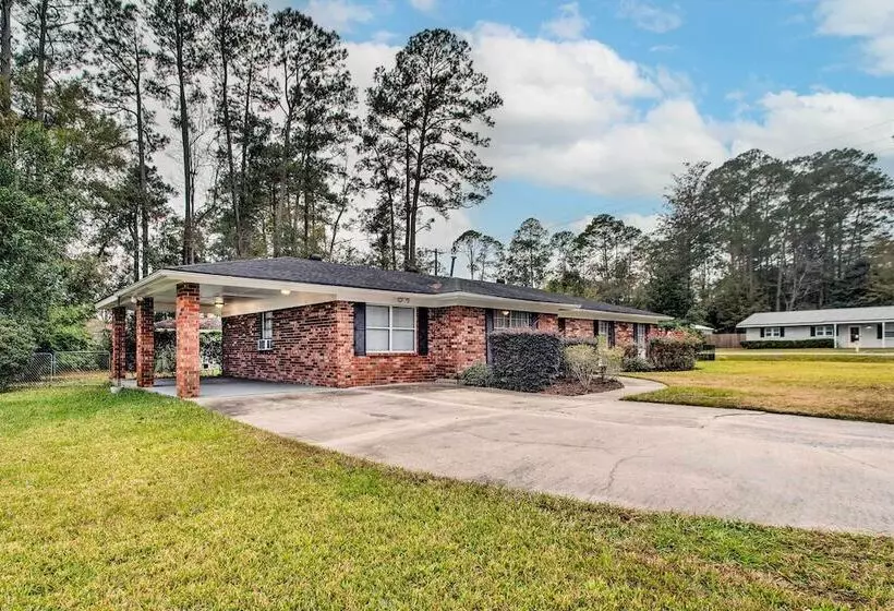 Bright Hinesville Home, 43 Mi To Savannah!