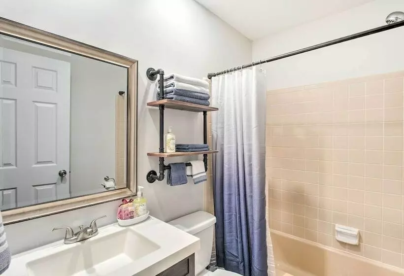 Bright Hinesville Home, 43 Mi To Savannah!