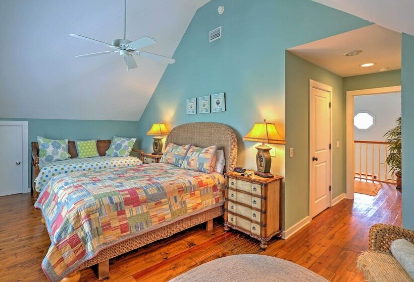 Bright St. Simons Island Escape: Walk To The Beach