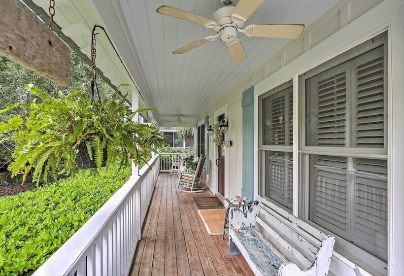 Bright St. Simons Island Escape: Walk To The Beach