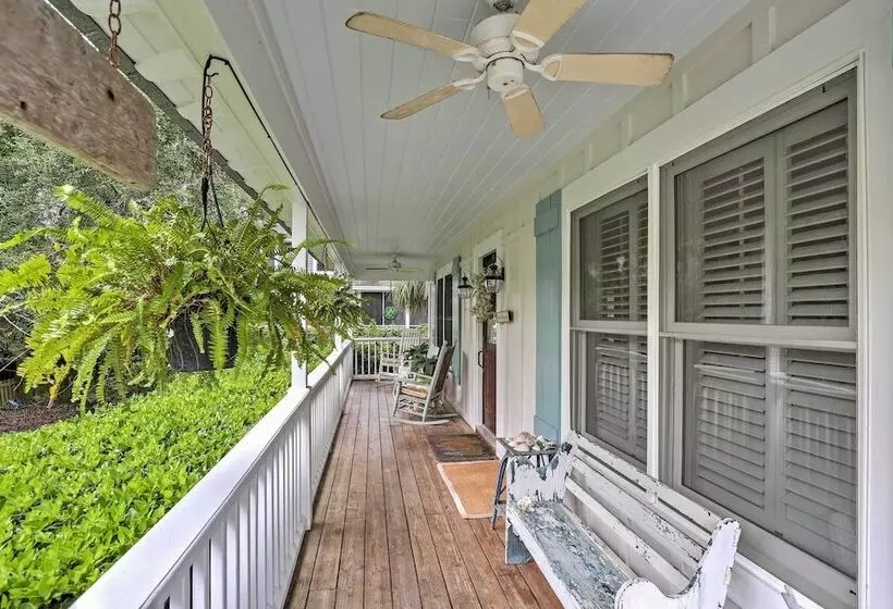 Bright St. Simons Island Escape: Walk To The Beach