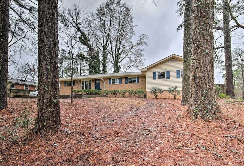 Centrally Located Martinez Home W/ Backyard!