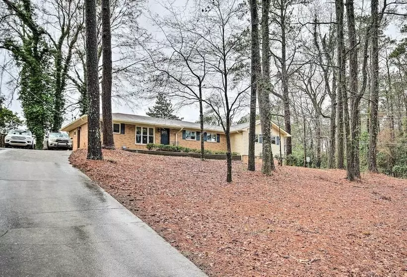 Centrally Located Martinez Home W/ Backyard!