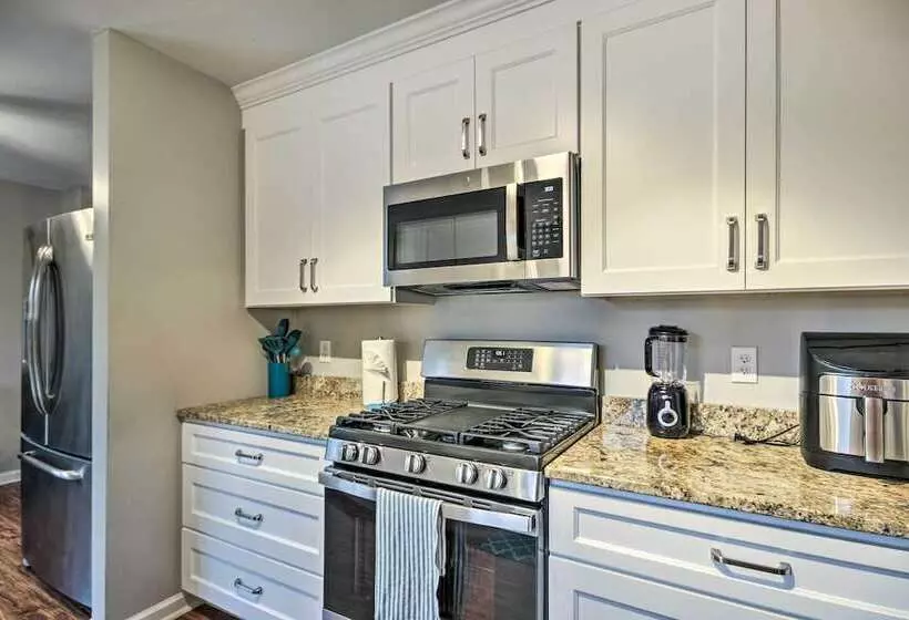 Centrally Located Martinez Home W/ Backyard!