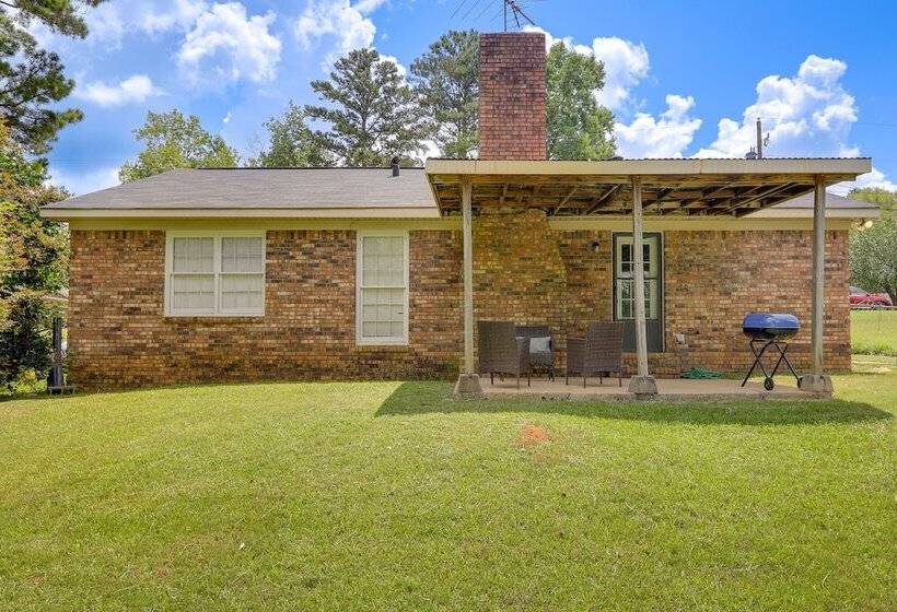 Charming Columbus Home W/ Yard 10 Mi To Dtwn!