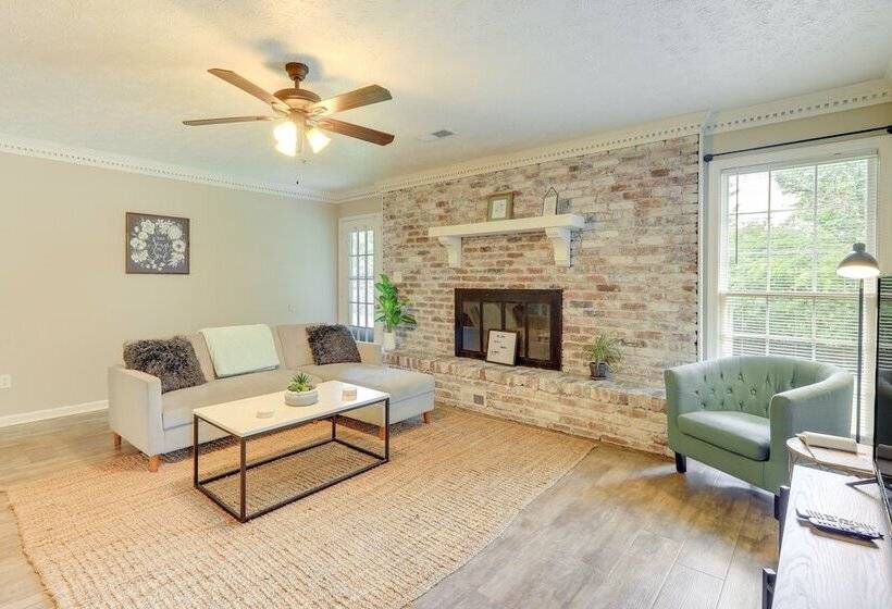 Charming Columbus Home W/ Yard 10 Mi To Dtwn!