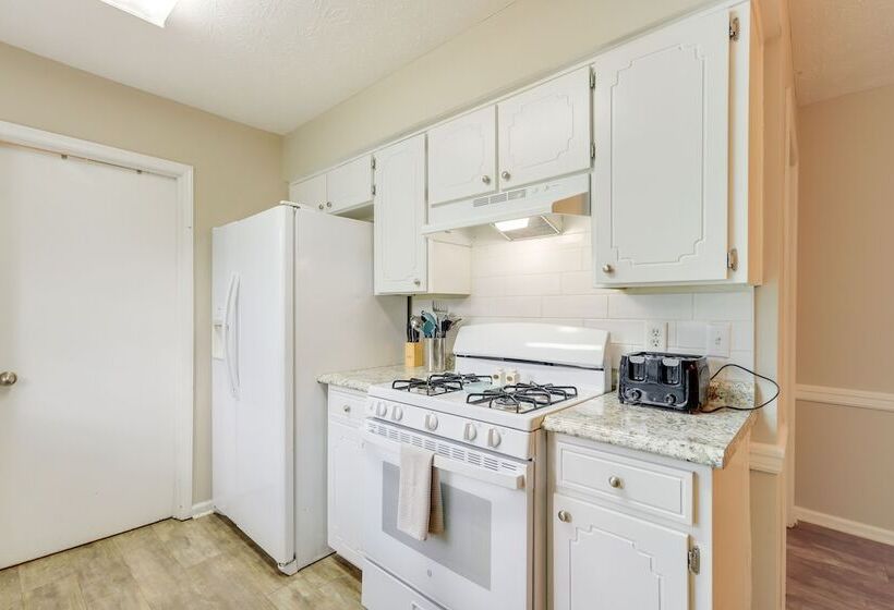 Charming Columbus Home W/ Yard 10 Mi To Dtwn!