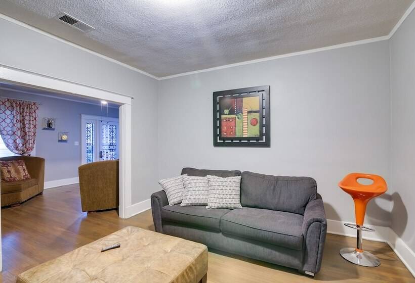 Charming Home: 2 Mi To Downtown Memphis & Zoo