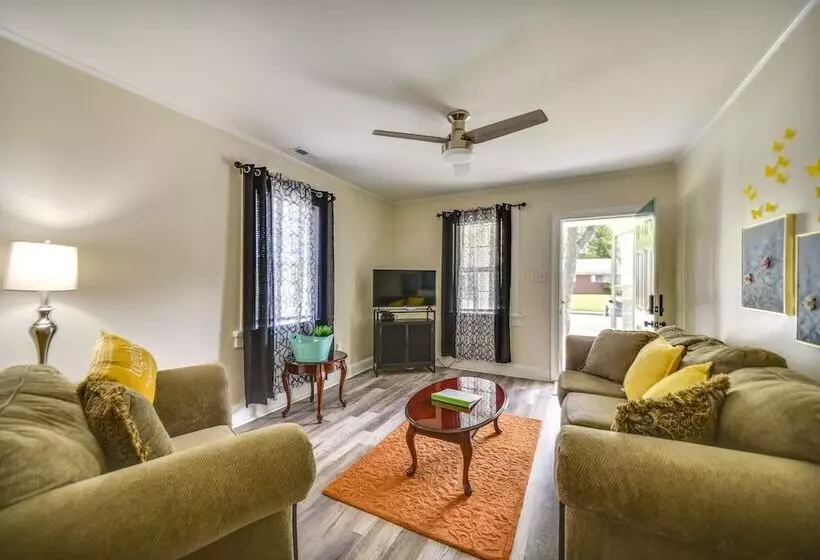 Charming Newport News Cottage < 1 Mi To Ocean!