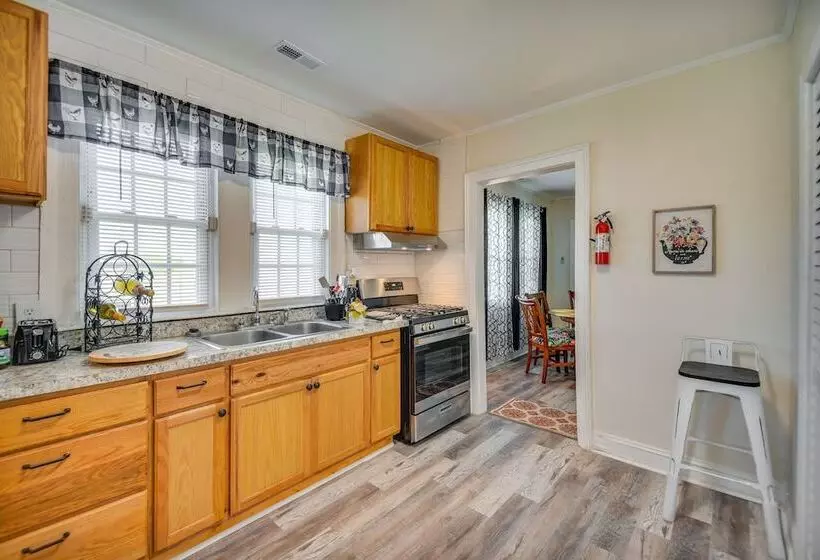 Charming Newport News Cottage < 1 Mi To Ocean!