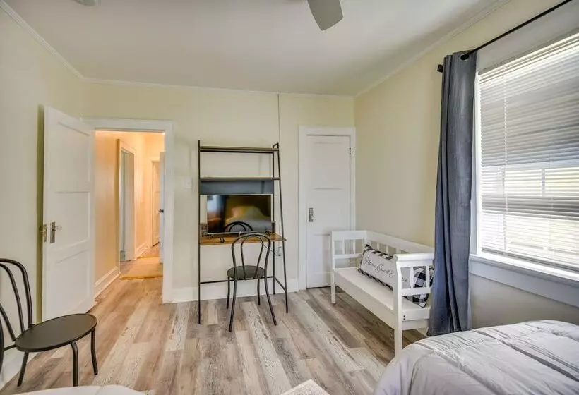 Charming Newport News Cottage < 1 Mi To Ocean!