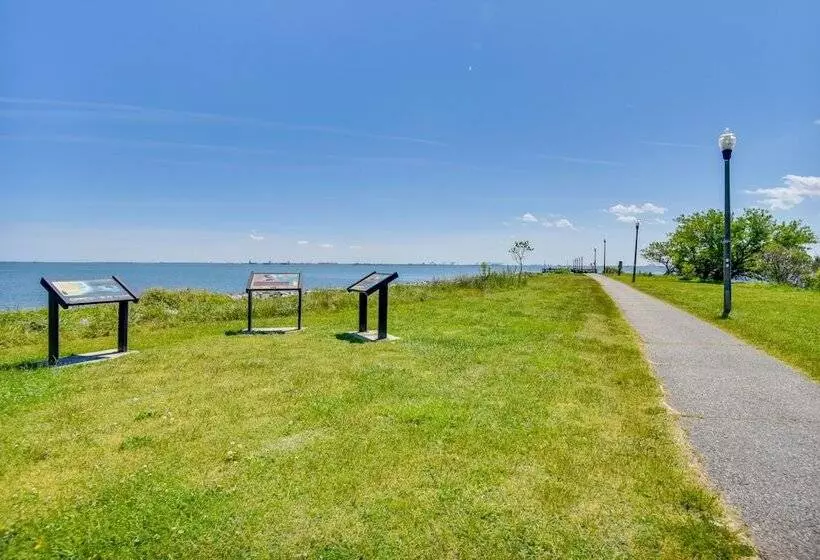 Charming Newport News Cottage < 1 Mi To Ocean!