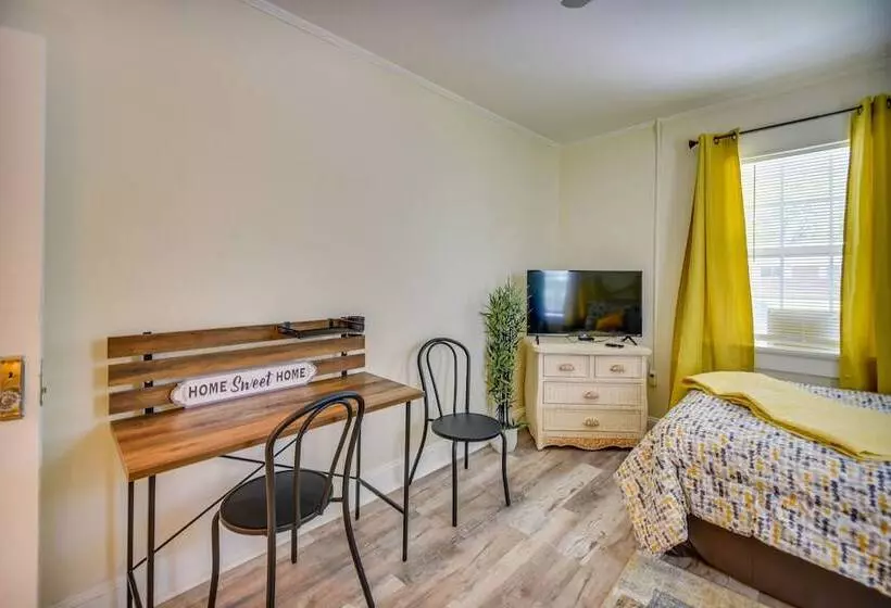 Charming Newport News Cottage < 1 Mi To Ocean!