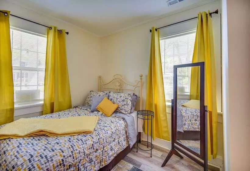 Charming Newport News Cottage < 1 Mi To Ocean!