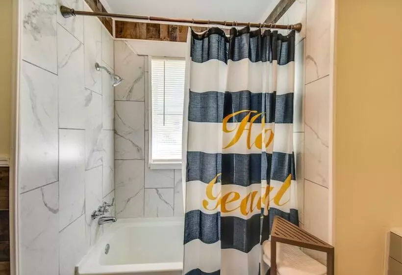 Charming Newport News Cottage < 1 Mi To Ocean!