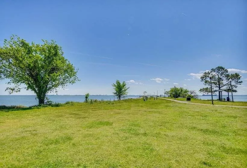 Charming Newport News Cottage < 1 Mi To Ocean!