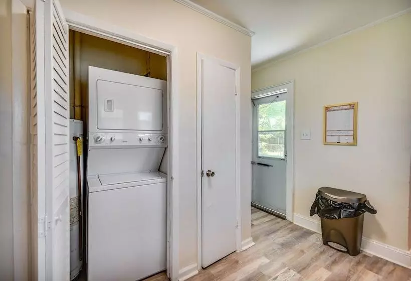 Charming Newport News Cottage < 1 Mi To Ocean!