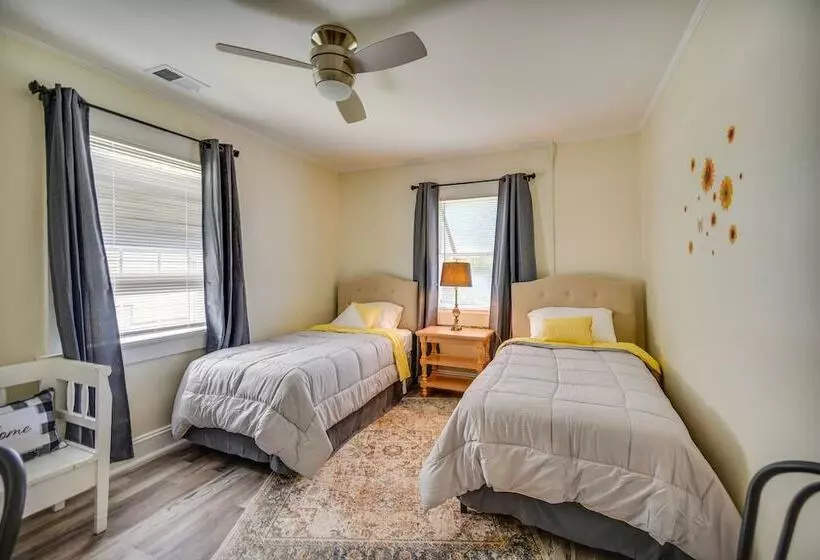 Charming Newport News Cottage < 1 Mi To Ocean!