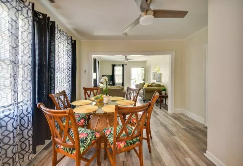 Charming Newport News Cottage < 1 Mi To Ocean!