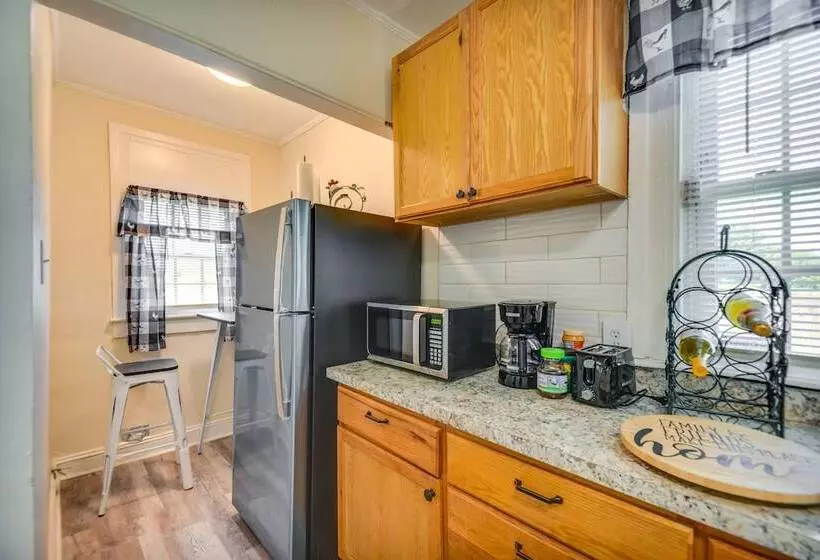 Charming Newport News Cottage < 1 Mi To Ocean!