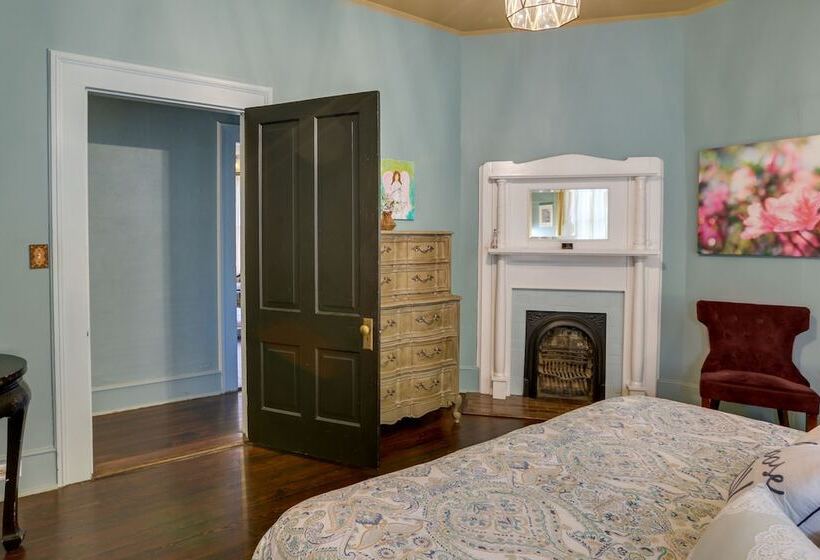 Charming Thomasville Getaway: Walk To Downtown!