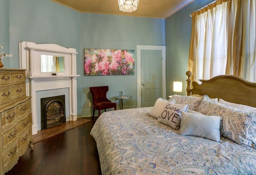 Charming Thomasville Getaway: Walk To Downtown!