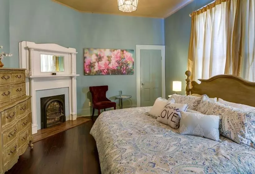 Charming Thomasville Getaway: Walk To Downtown!