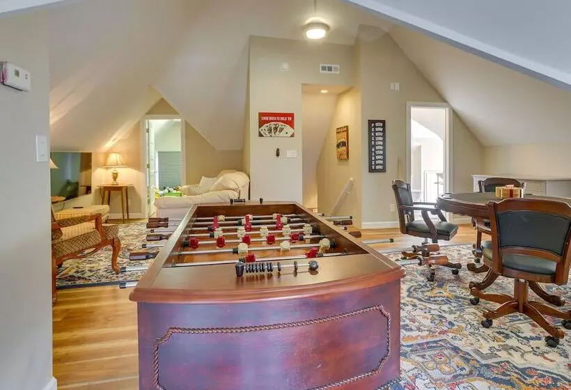 Danville Retreat W/ Hot Tub & Cozy Fireplace!