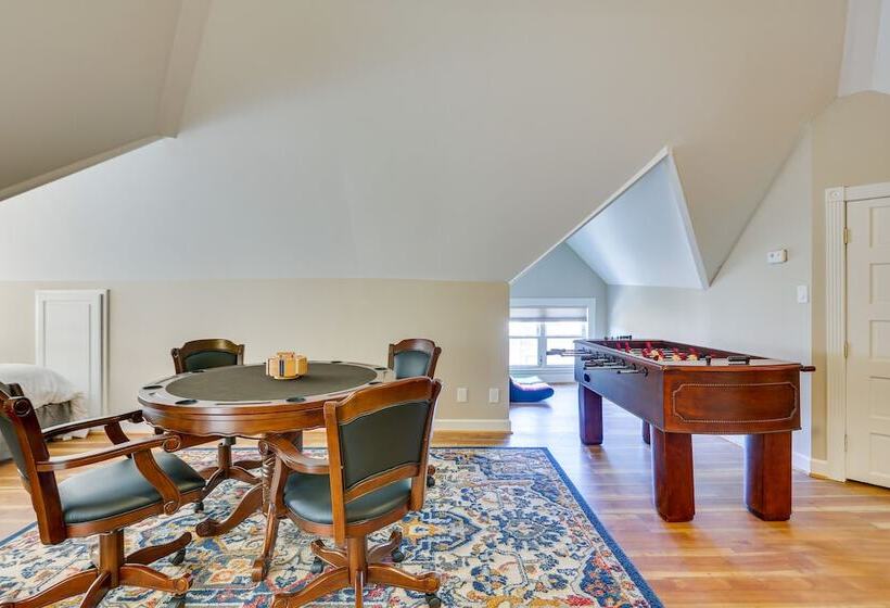 Danville Retreat W/ Hot Tub & Cozy Fireplace!