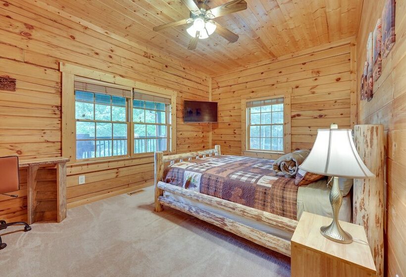 Ellijay Cabin: Resort Amenities & Mtn Views!