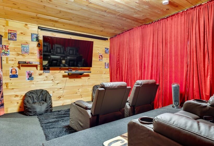 Ellijay Cabin: Resort Amenities & Mtn Views!