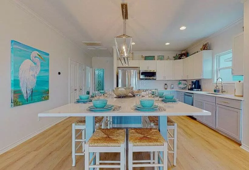 Family Friendly Crystal Beach Home: Steps To Beach