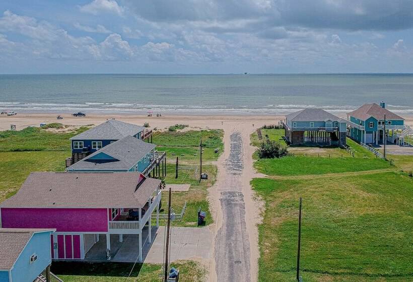Family Friendly Crystal Beach Home: Steps To Beach