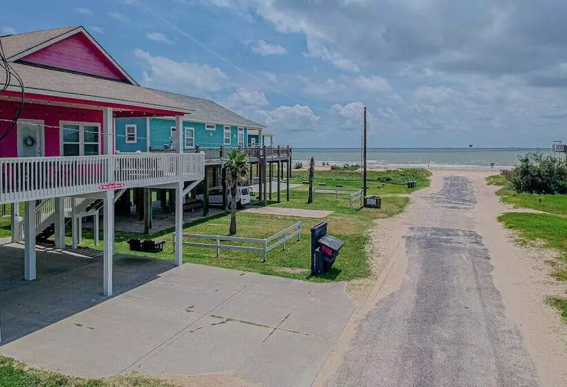 Family Friendly Crystal Beach Home: Steps To Beach