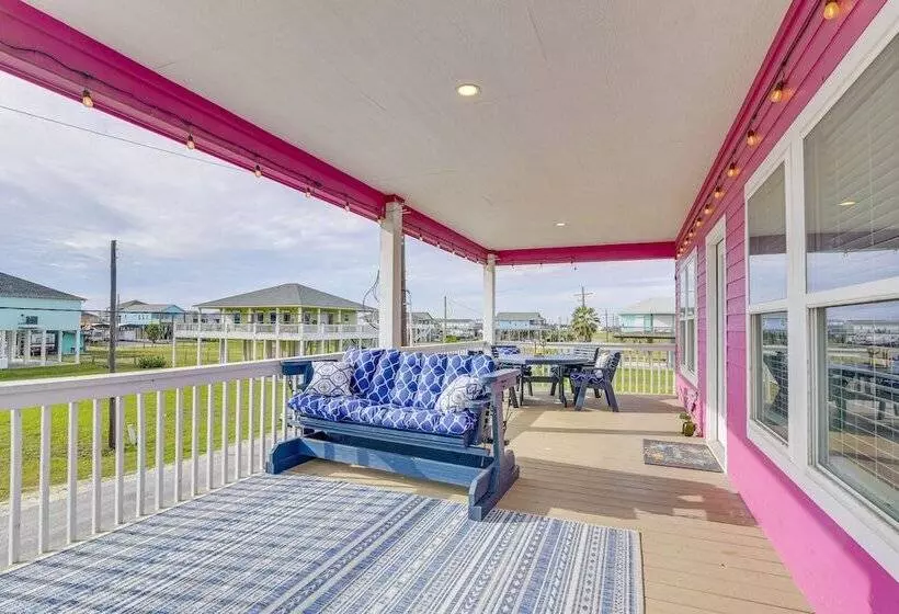 Family Friendly Crystal Beach Home: Steps To Beach