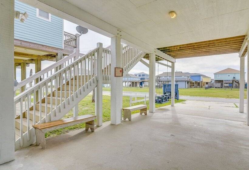 Family Friendly Crystal Beach Home: Steps To Beach
