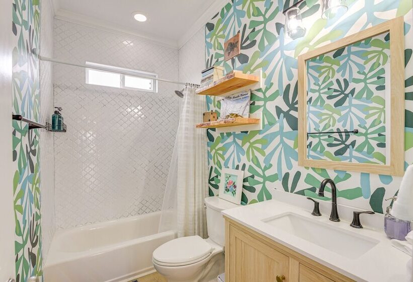 Family Friendly Crystal Beach Home: Steps To Beach