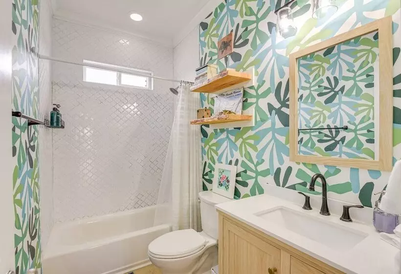 Family Friendly Crystal Beach Home: Steps To Beach