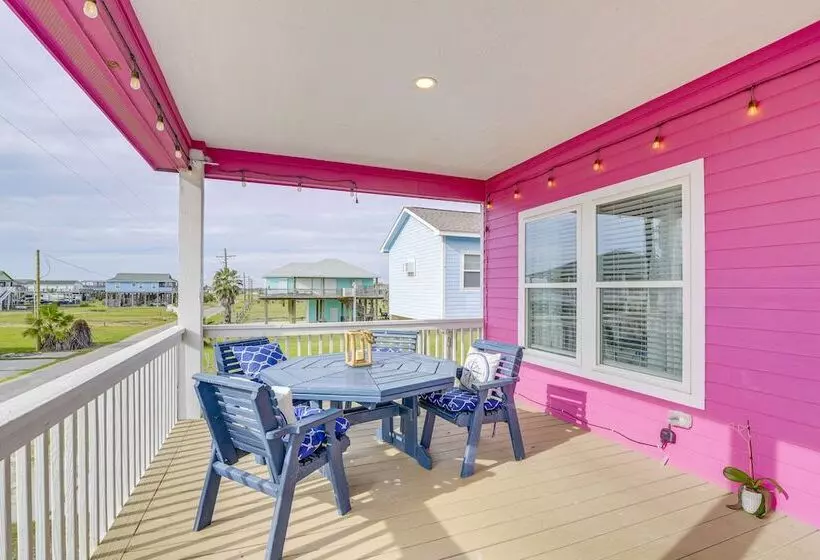 Family Friendly Crystal Beach Home: Steps To Beach