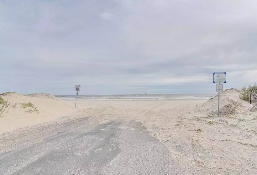 Family Friendly Crystal Beach Home: Steps To Beach