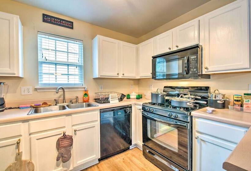 Central Austell Home W/ Furnished Deck & Grill!