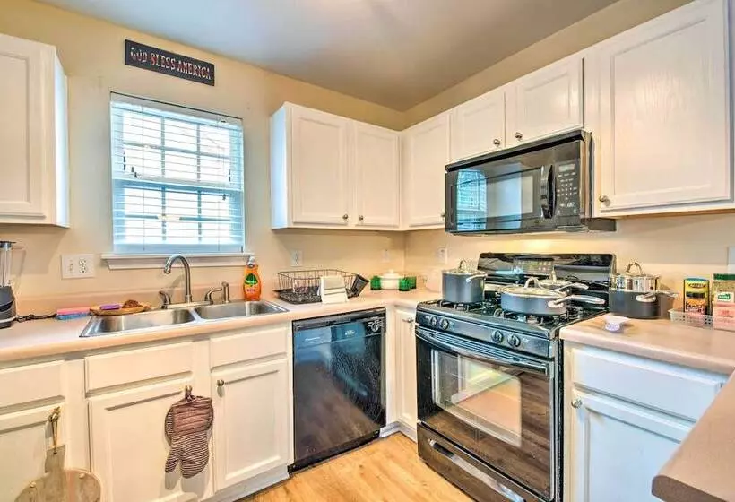 Central Austell Home W/ Furnished Deck & Grill!