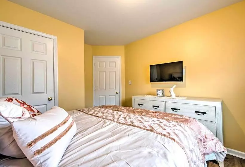 Central Austell Home W/ Furnished Deck & Grill!