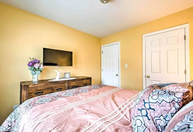 Central Austell Home W/ Furnished Deck & Grill!