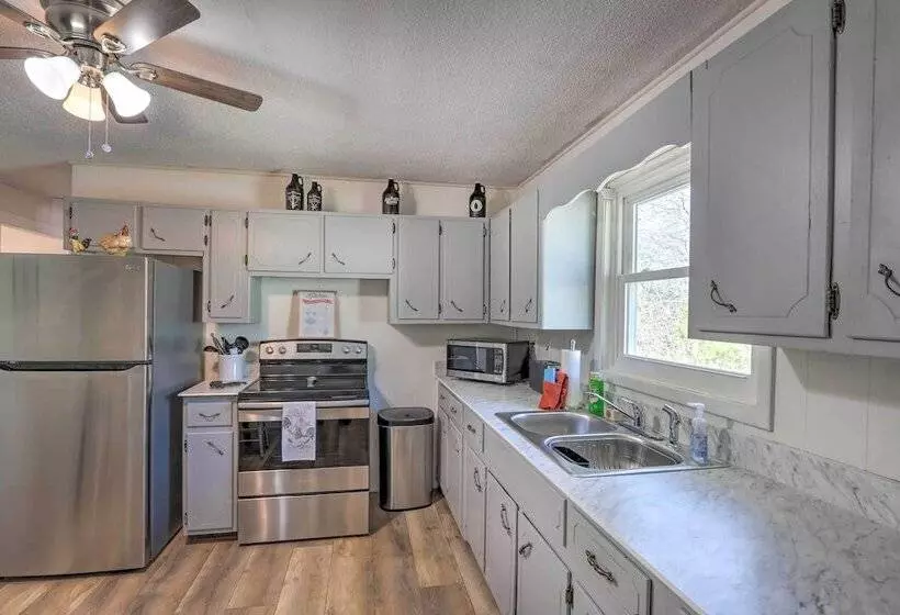 Georgia Vacation Home Near Blue Ridge Lake!