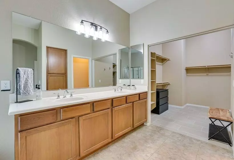 Beautiful Goodyear Home W/ Pool & Gas Grill!