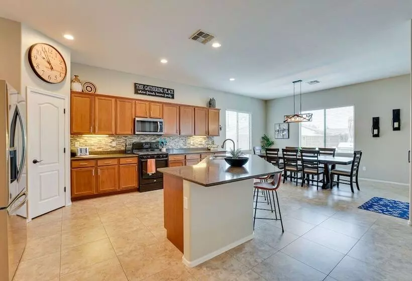 Beautiful Goodyear Home W/ Pool & Gas Grill!