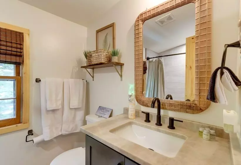 Gorgeous Ellijay Cabin: Private Hot Tub + Fire Pit
