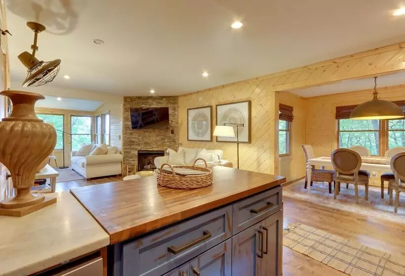 Gorgeous Ellijay Cabin: Private Hot Tub + Fire Pit